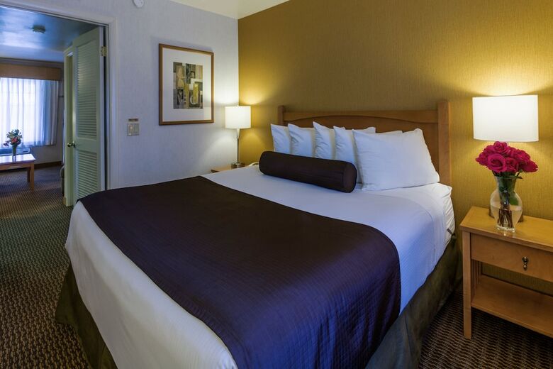 Hotel Ramada By Wyndham Costa Mesa/newport Beach