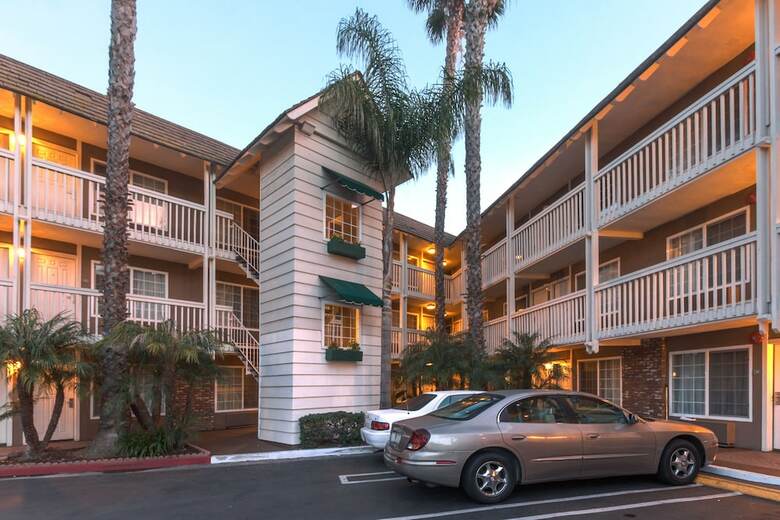 Hotel Ramada By Wyndham Costa Mesa/newport Beach
