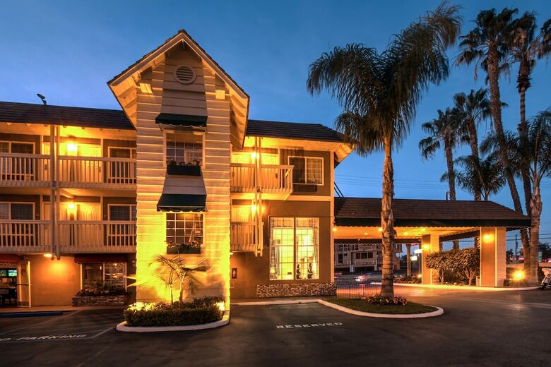 Hotel Ramada By Wyndham Costa Mesa/newport Beach