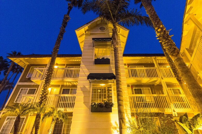 Hotel Ramada By Wyndham Costa Mesa/newport Beach