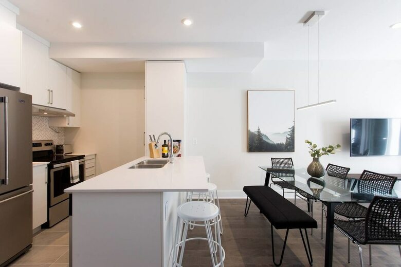 Stunning Split Level 3 Br Little Italy Apartment