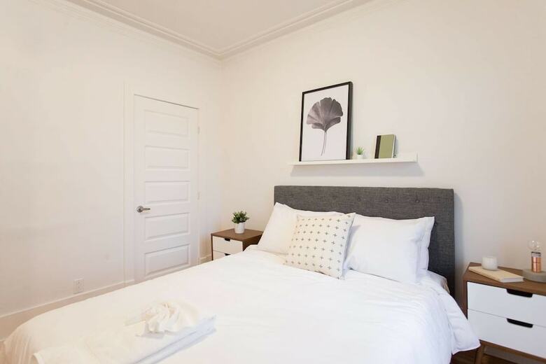 Charming Montreal 3 Bdr Apartment Next To Subway