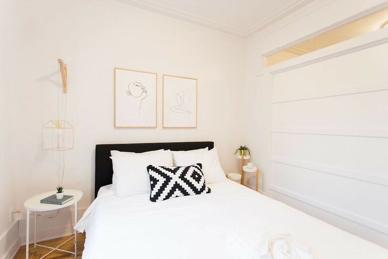 Charming Montreal 3 Bdr Apartment Next To Subway
