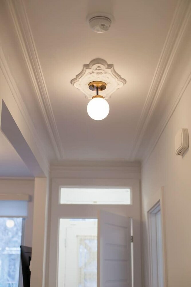 Charming Montreal 3 Bdr Apartment Next To Subway