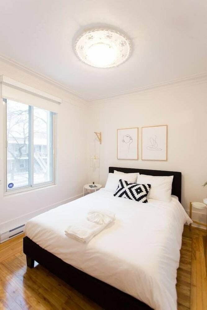Charming Montreal 3 Bdr Apartment Next To Subway