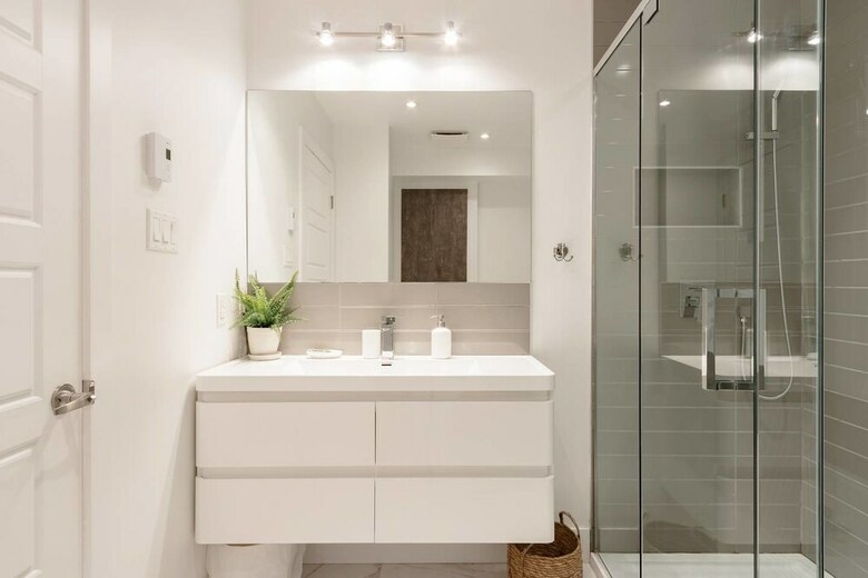 Exquisite Modern Condo In Little Italy