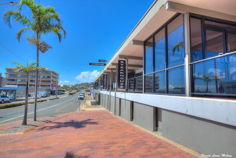 Hotel The Precinct Gladstone