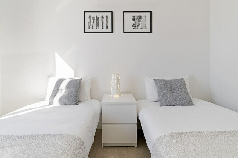 Cal�ada Do Pico I By An Island Apart