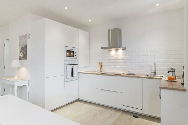 Cal�ada Do Pico I By An Island Apart