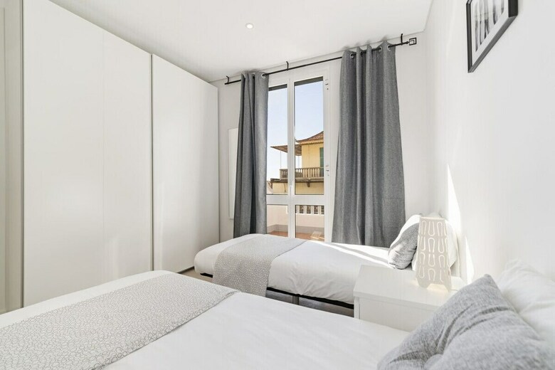 Cal�ada Do Pico I By An Island Apart