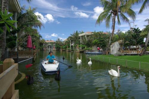 Hotel Swan Lake Villa Resort