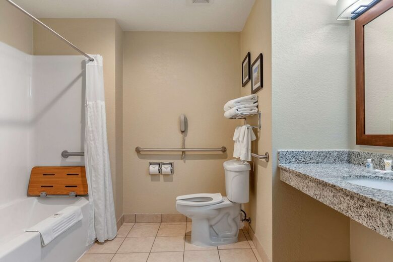 Hotel Comfort Suites Grand Rapids North