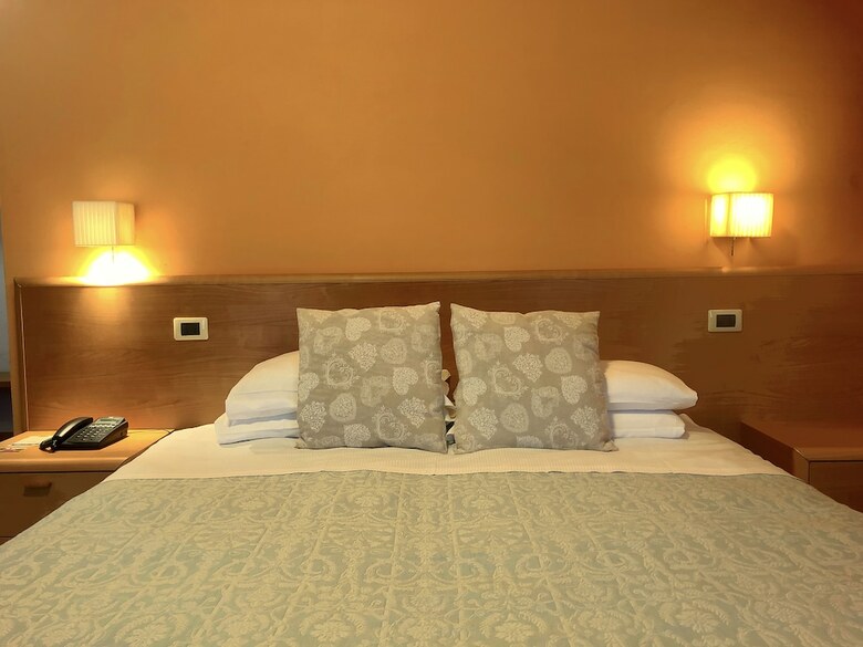 Hotel La Fert� Restaurant And Suites