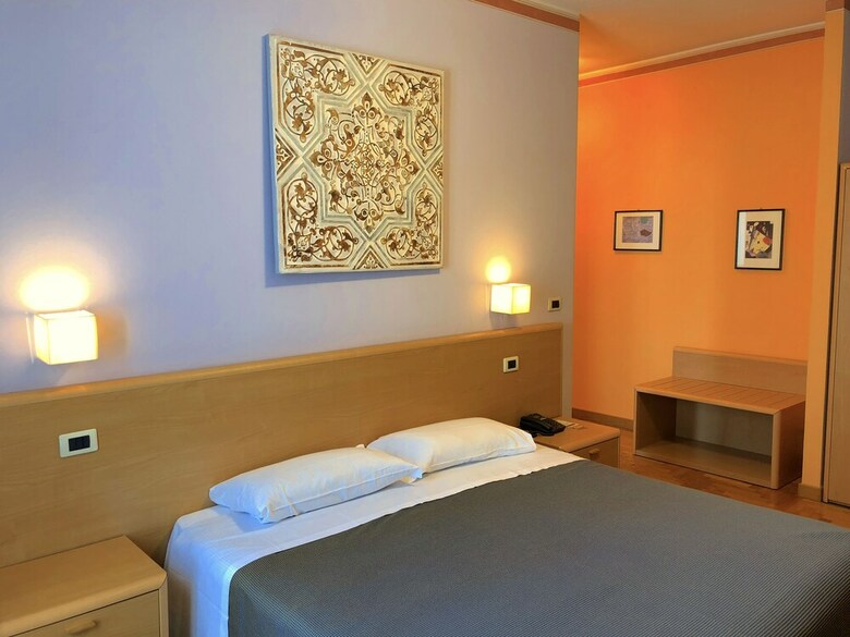 Hotel La Fert� Restaurant And Suites
