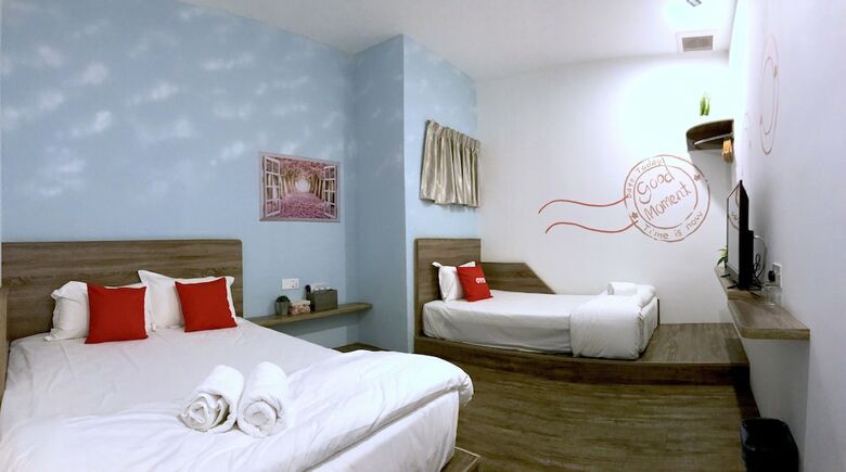 Hotel Winggarden Murals House