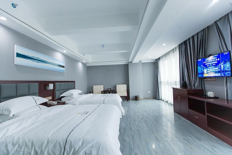 Jun Yue Man Ju Hotel