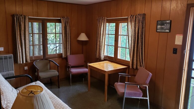 Hotel Miners Bay Lodge