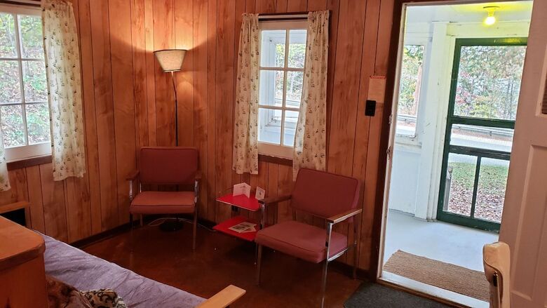 Hotel Miners Bay Lodge