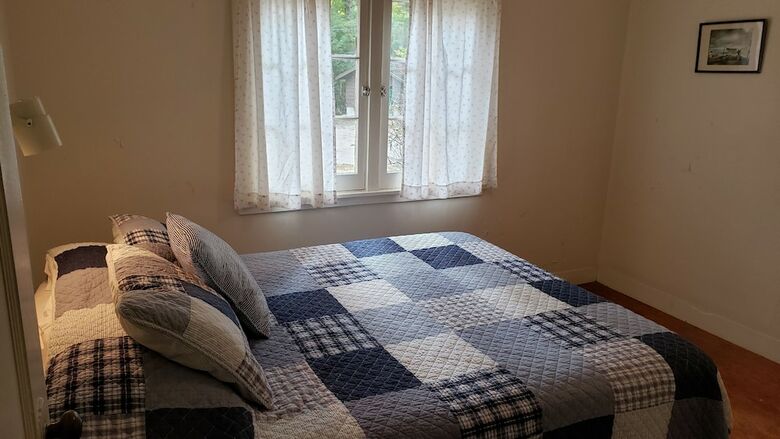 Hotel Miners Bay Lodge