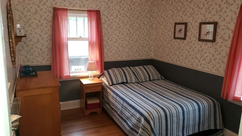 Hotel Miners Bay Lodge