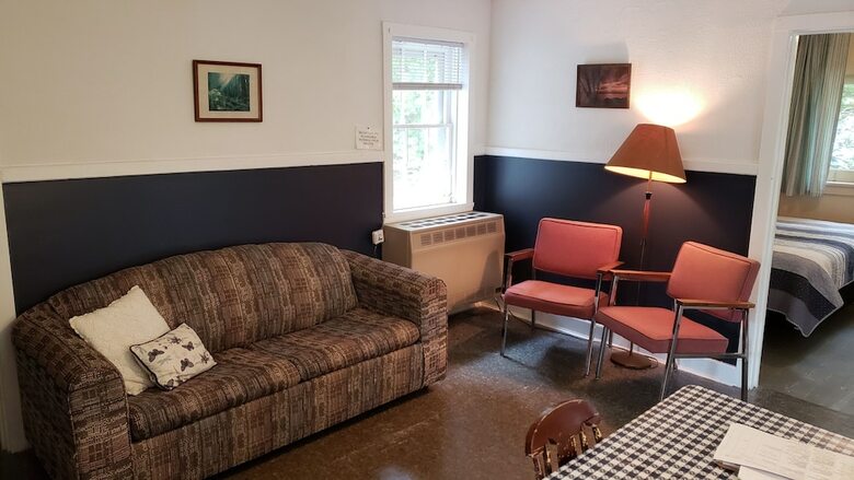 Hotel Miners Bay Lodge