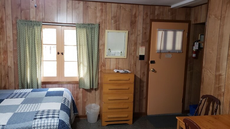 Hotel Miners Bay Lodge