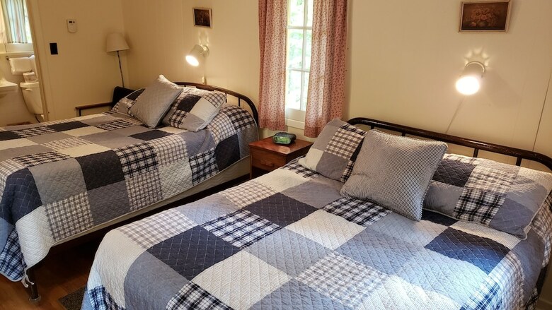 Hotel Miners Bay Lodge