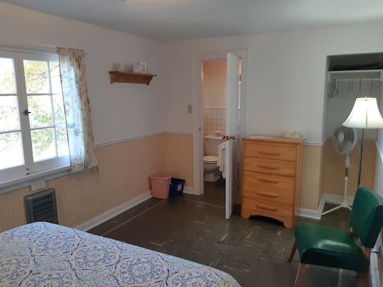Hotel Miners Bay Lodge