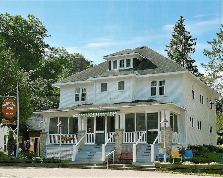 Hotel Miners Bay Lodge