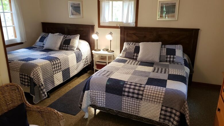 Hotel Miners Bay Lodge