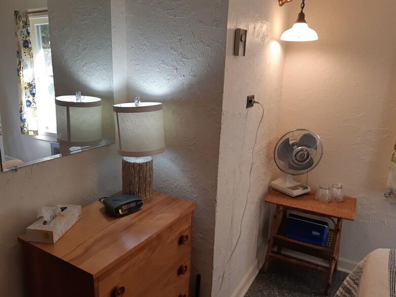 Hotel Miners Bay Lodge