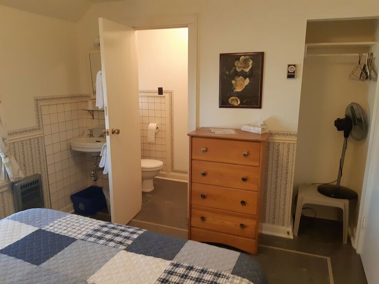 Hotel Miners Bay Lodge