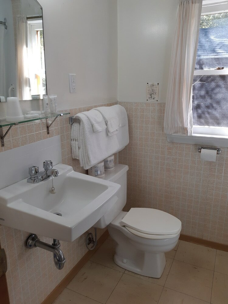 Hotel Miners Bay Lodge