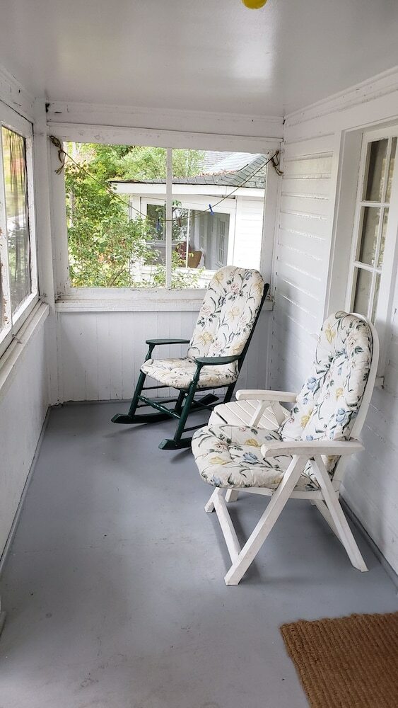 Hotel Miners Bay Lodge