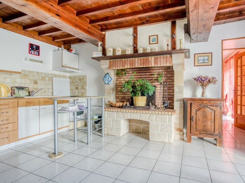 Rustic Holiday Home In M�autis With Garden