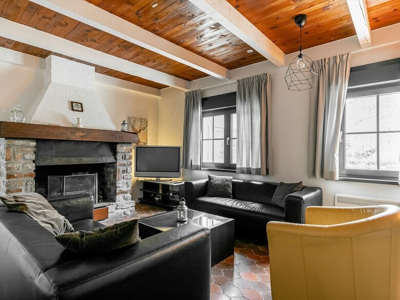 Quiet Holiday Home In Boisset With Swimming Pool