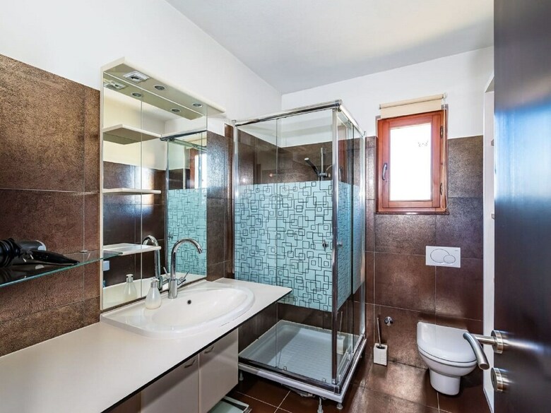 Delightful Apartment In Radovin With Garden