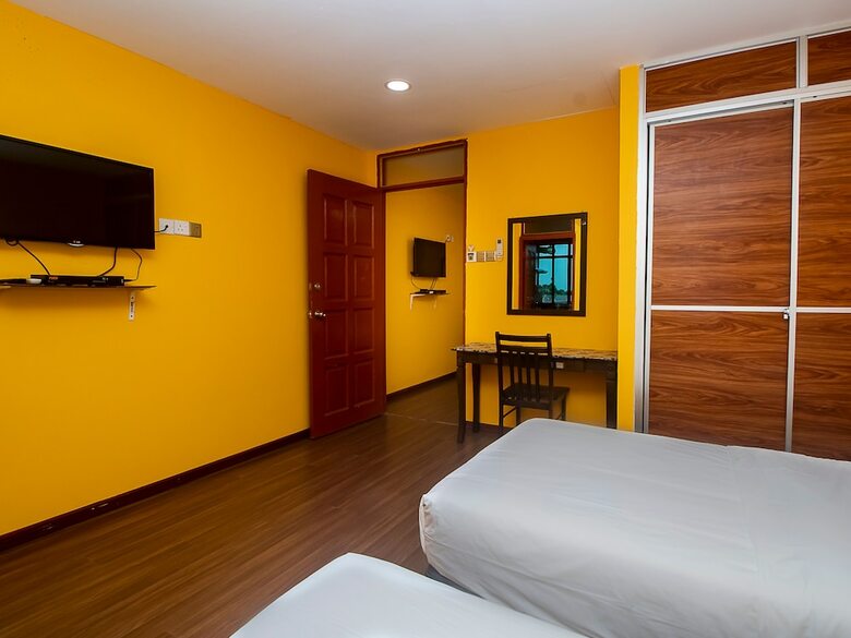 Hotel Oyo 90059 Ltk Home