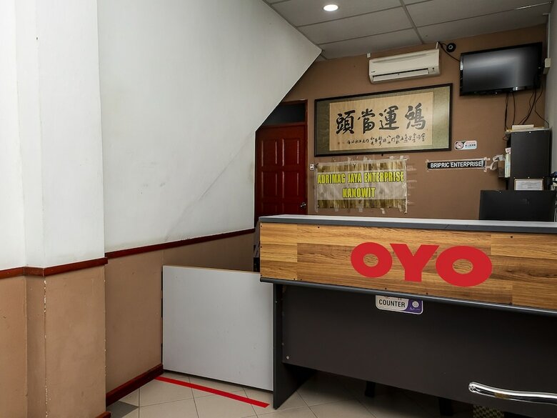 Hotel Oyo 90059 Ltk Home