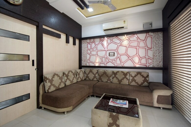Oyo 23358 Hotel Royal Inn