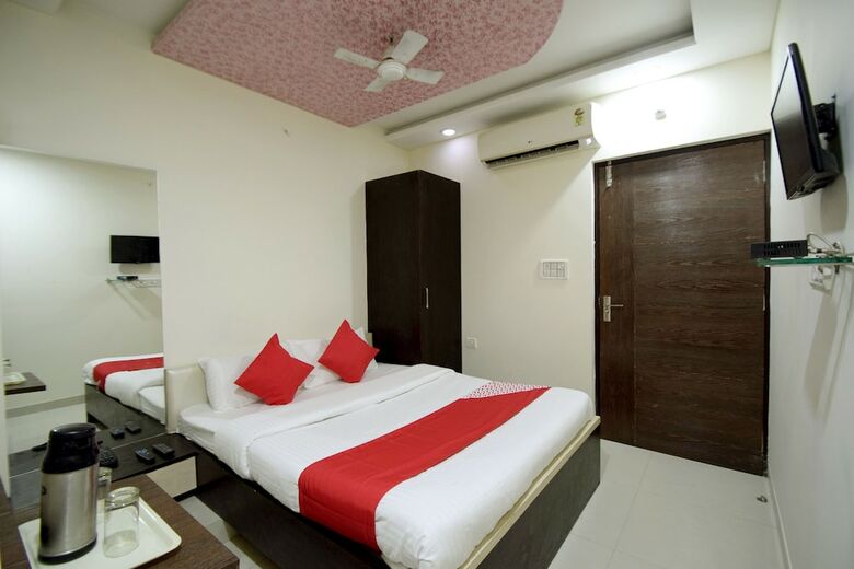 Oyo 23358 Hotel Royal Inn
