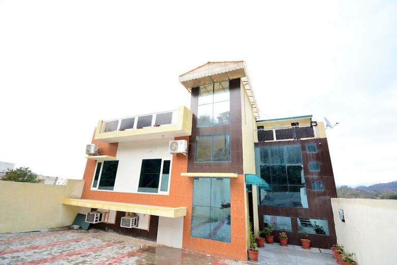 Hotel Oyo 27963 Dreamland