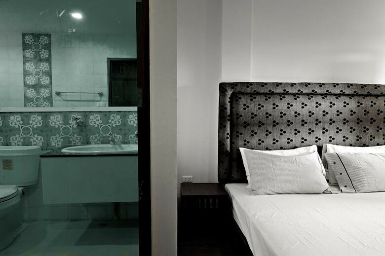 Hotel Bang Pa-in Place