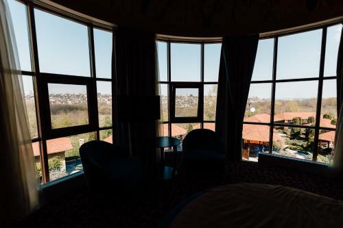 Khan-chinar Hotel