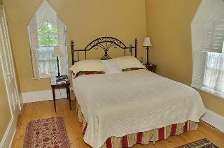 Hotel Bluenose Lodge