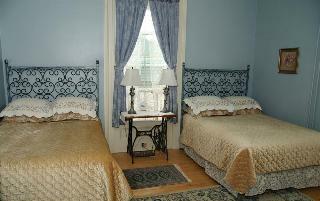 Hotel Bluenose Lodge