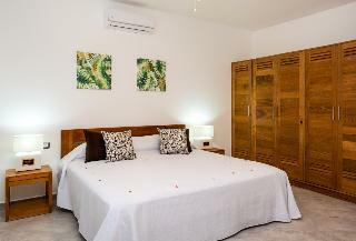 Louisa Aparthotel