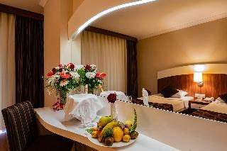Hotel Throne Beach Resort & Spa