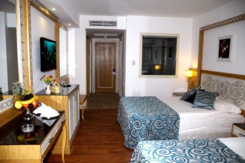 Hotel Crystal Waterworld Resort & Spa