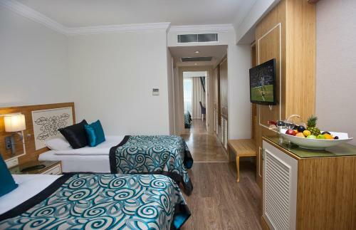 Hotel Crystal Waterworld Resort & Spa
